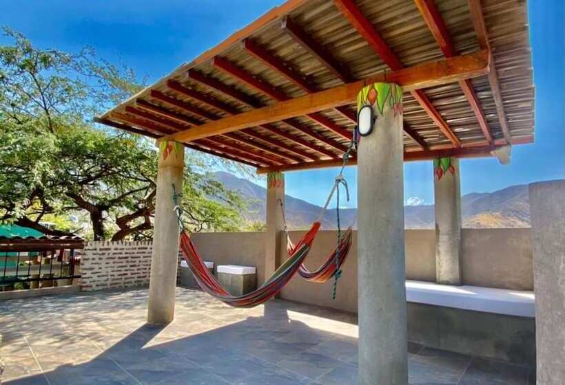 הוסטל Hostal Aurora, Smith Lodging