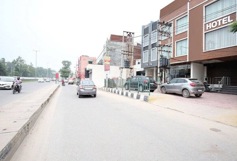 Capital O 17081 Hotel Signia