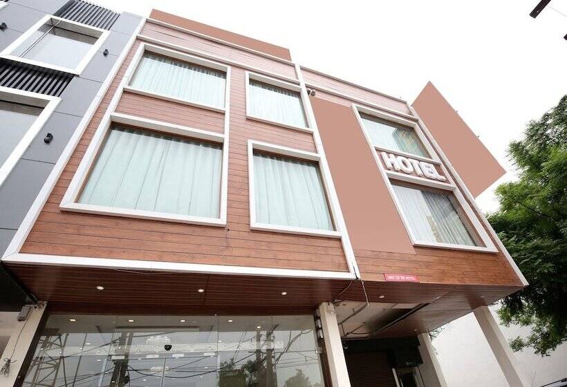 Capital O 17081 Hotel Signia