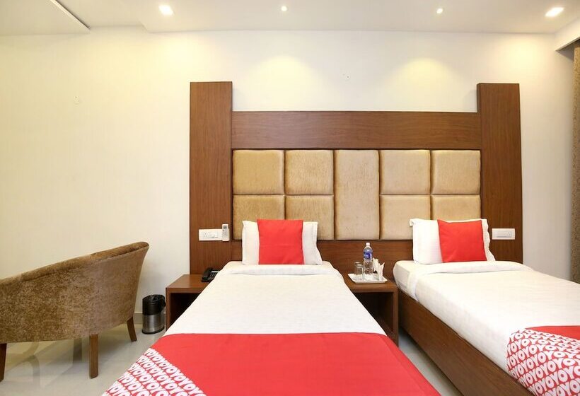 Capital O 17081 Hotel Signia