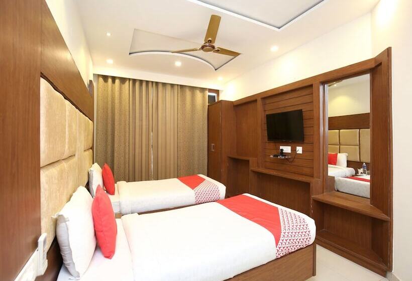 Capital O 17081 Hotel Signia