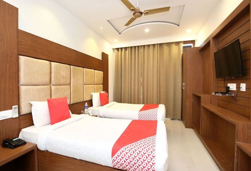 Capital O 17081 Hotel Signia