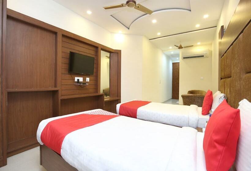 Capital O 17081 Hotel Signia