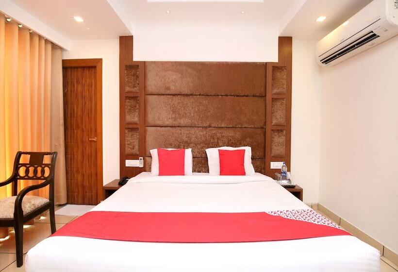 Capital O 17081 Hotel Signia