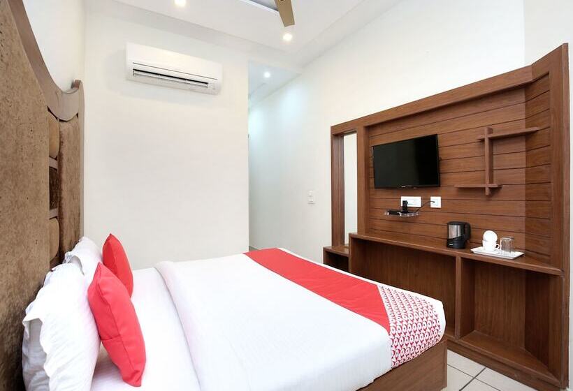 Capital O 17081 Hotel Signia