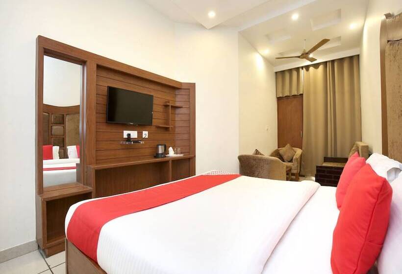 Capital O 17081 Hotel Signia