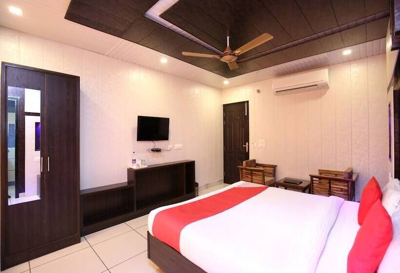 Capital O 17081 Hotel Signia