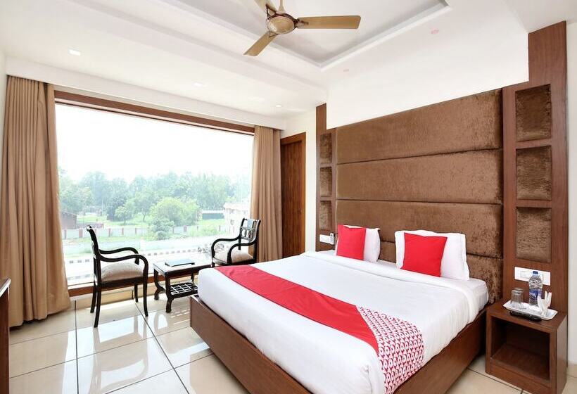 Capital O 17081 Hotel Signia