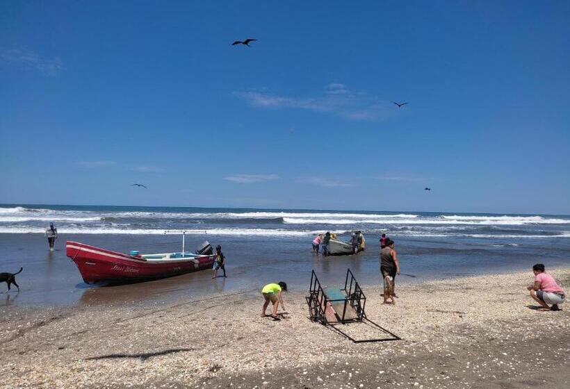 簡易ホテル El Belga Loco