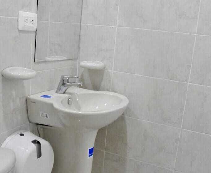 בית מלון כפרי Arce Plaza