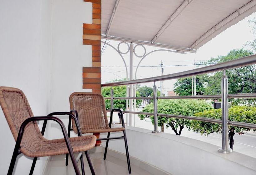 בית מלון כפרי Arce Plaza