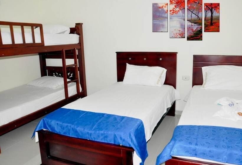 בית מלון כפרי Arce Plaza