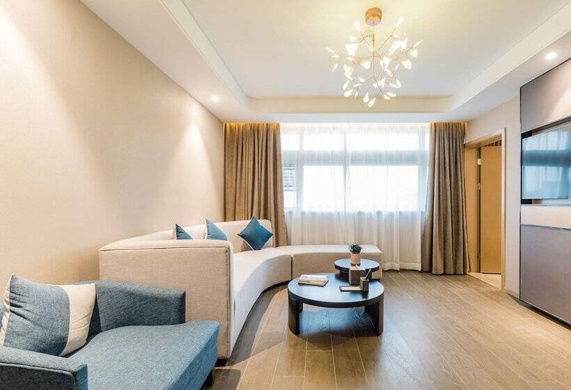 Atour Hotel Zhenjiang Nanxu Avenue Branch