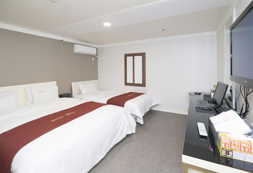 בית מלון כפרי Gunsan  May