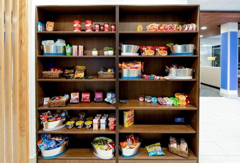 Отель Holiday Inn Express & Suites Taylor, An Ihg