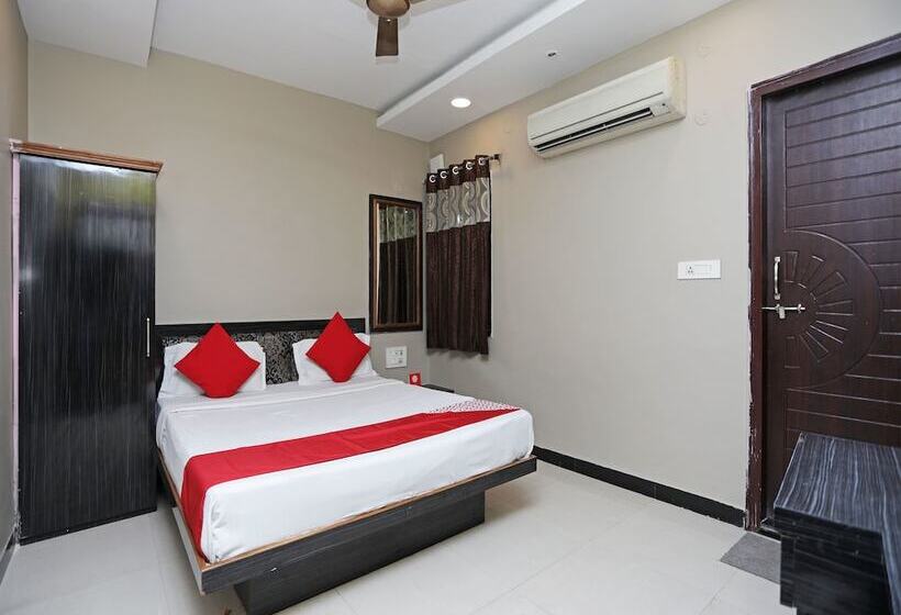 Отель Neeraj By Oyo Rooms