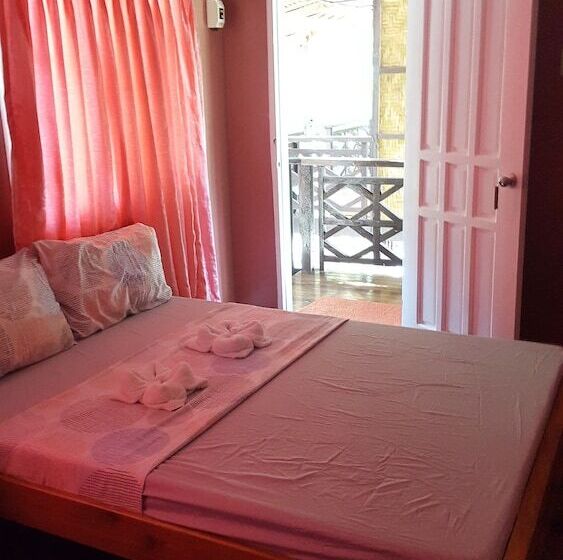 בית מלון כפרי Talikud Island Mangrove Beach Resort