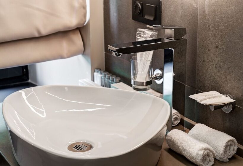 هتل Wellion Suharevskiy