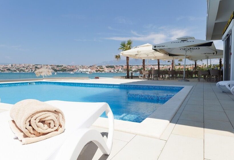 Kaneo Beach Hotel Novalja