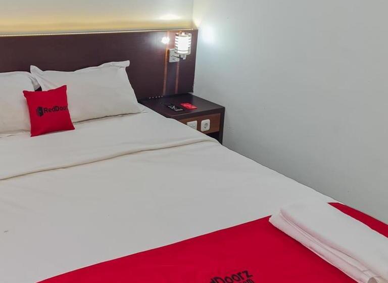 Reddoorz Plus At Hotel Royal Palangka Raya