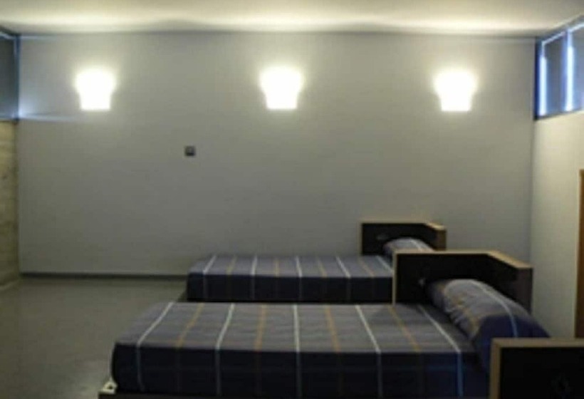 Albergue De La Via De La Plata   Hostel