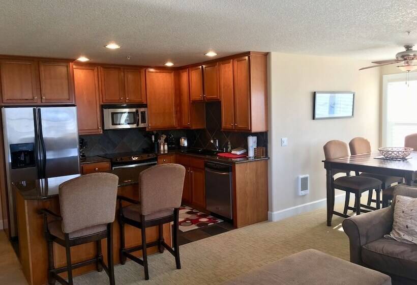 Rockaway Oceanview Condo,steps To The Beach & Downtown,w&d, Wifi