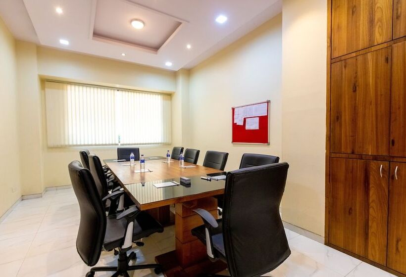 هتل Apex International