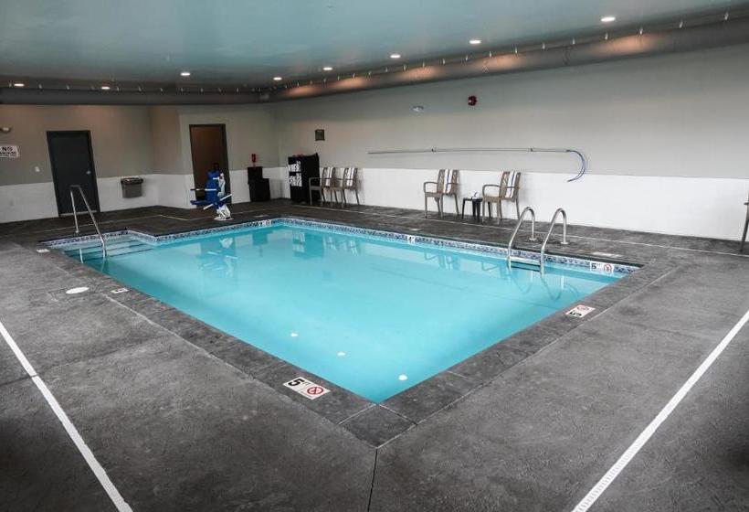 فندق Brookstone Inn & Suites