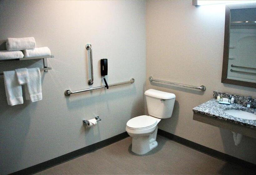 فندق Brookstone Inn & Suites