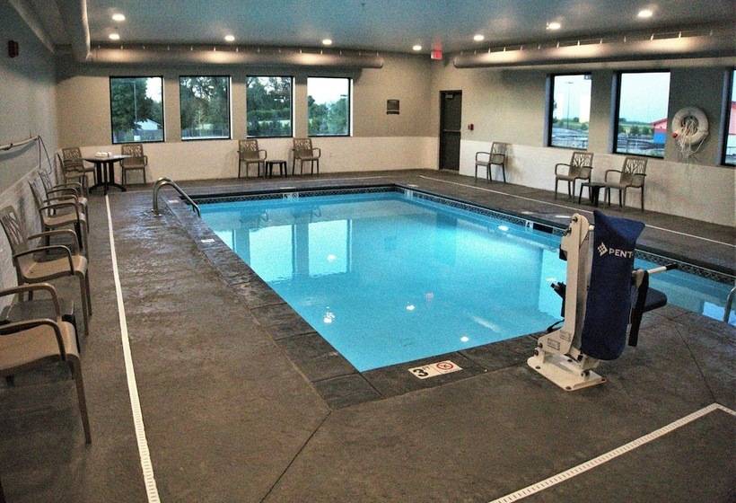 فندق Brookstone Inn & Suites