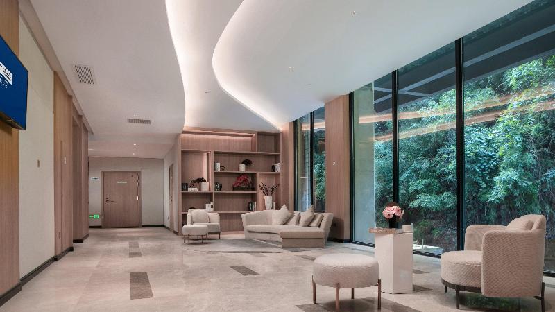 Отель Holiday Inn Express E Mei Qiliping By Ihg