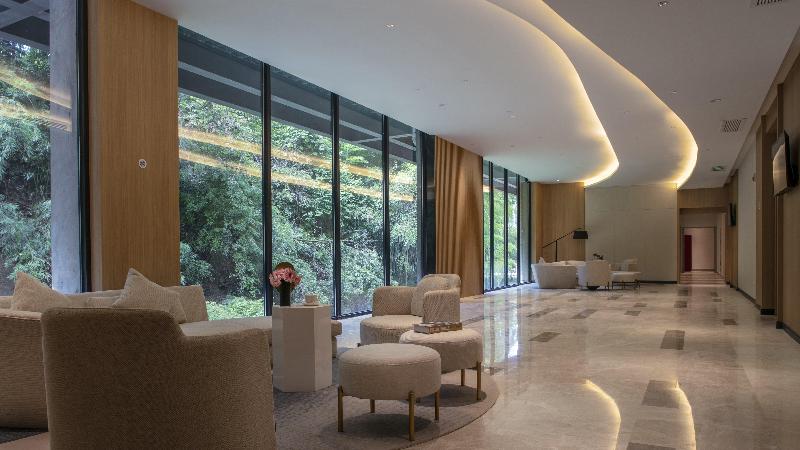 Отель Holiday Inn Express E Mei Qiliping By Ihg