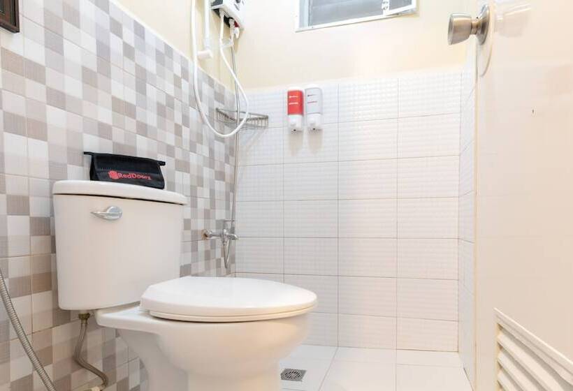 هتل Reddoorz Near Pnr Espana Station