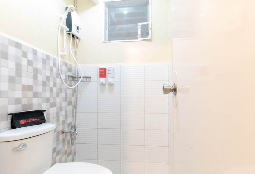 בית מלון כפרי Reddoorz Near Pnr Espana Station