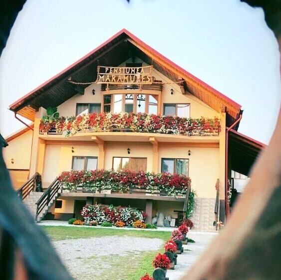 فندق ريفى Pensiuna Maramures Hoteni