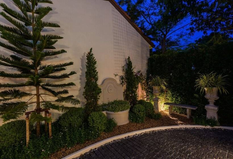 Отель Villa Seville