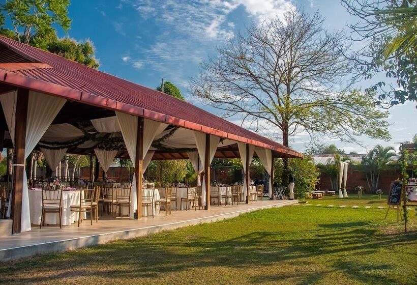 בית מלון כפרי Wakaya Ecolodge