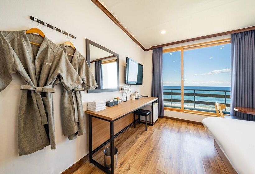 Отель Yangyang Eight