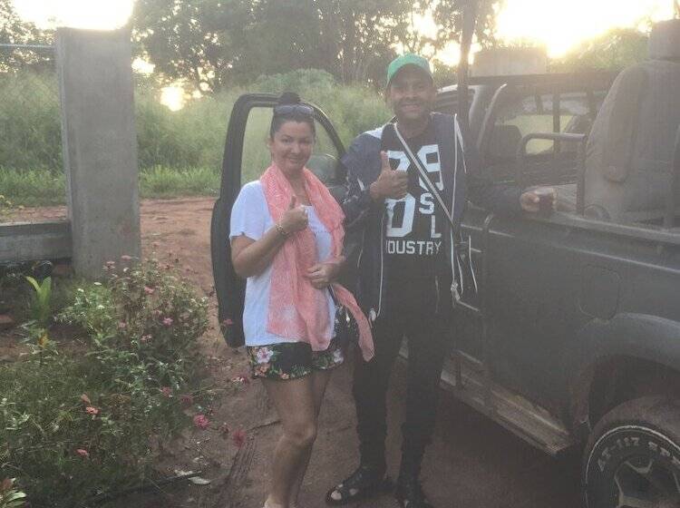 Пансион Ceylon Wilpattu Safaris & Lodging