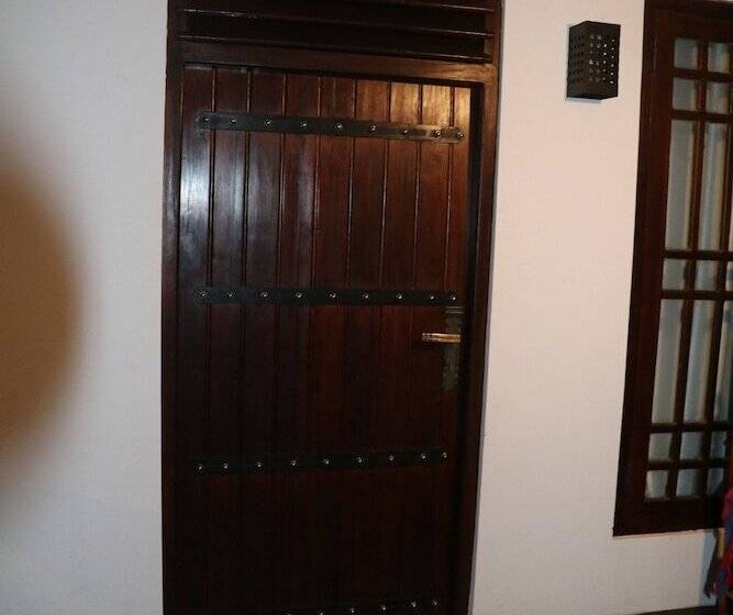 Пансион Ceylon Wilpattu Safaris & Lodging