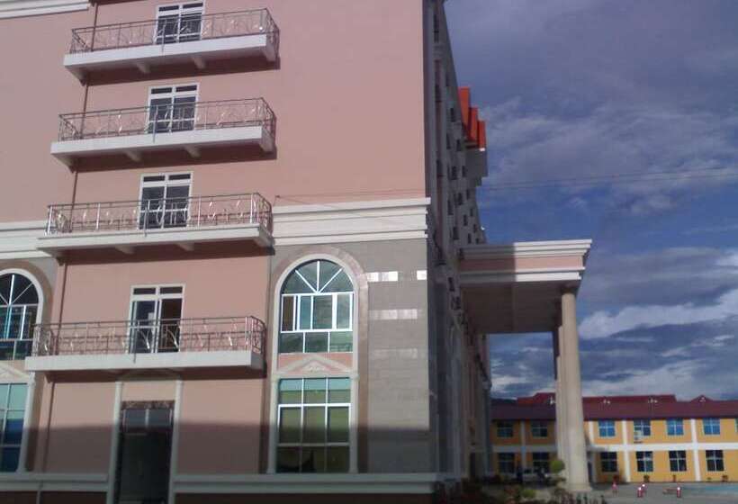 Royal Hotel Luang Namtha   Huang Ching