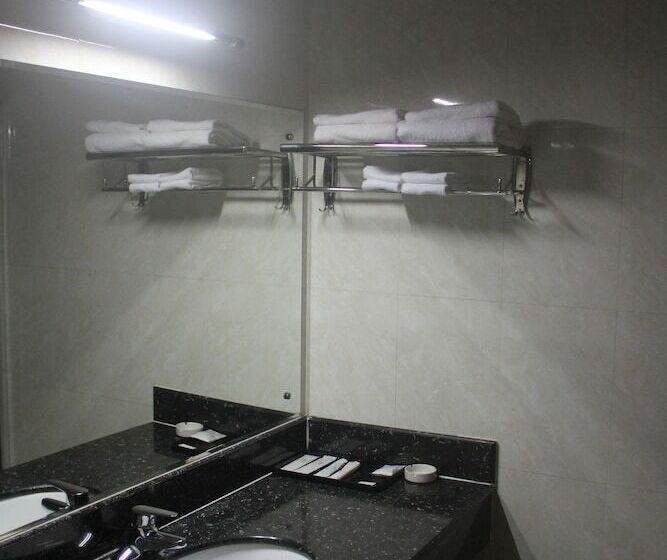 Royal Hotel Luang Namtha   Huang Ching