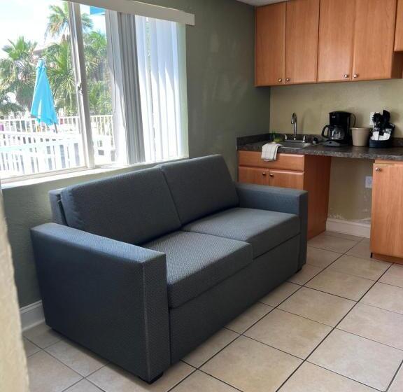 The Bayside Inn & Marina