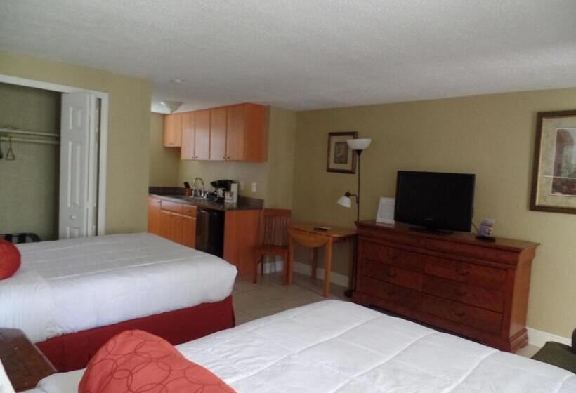 The Bayside Inn & Marina