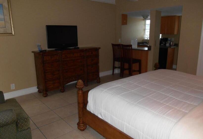 The Bayside Inn & Marina