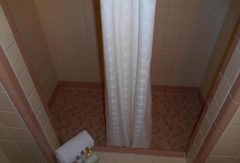 The Bayside Inn & Marina