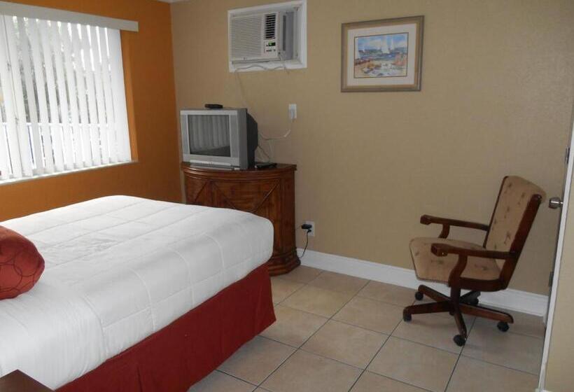 The Bayside Inn & Marina