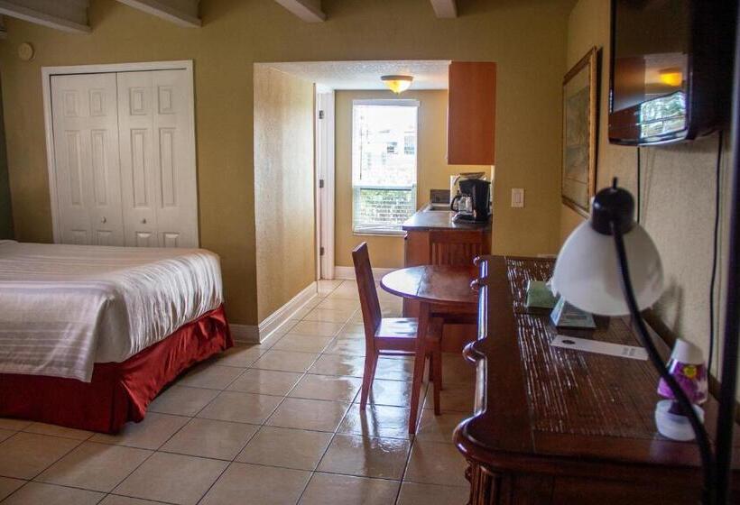 The Bayside Inn & Marina