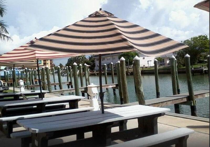 The Bayside Inn & Marina