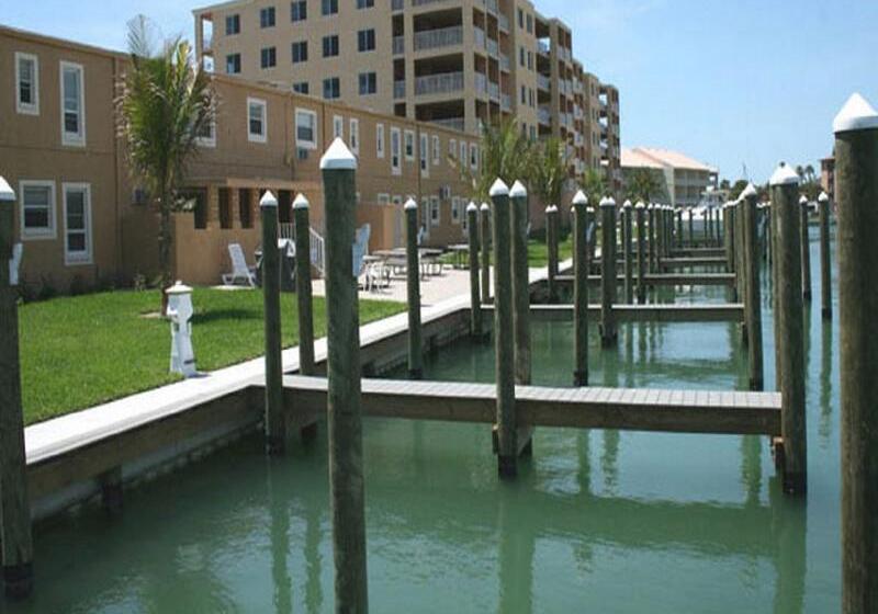 The Bayside Inn & Marina